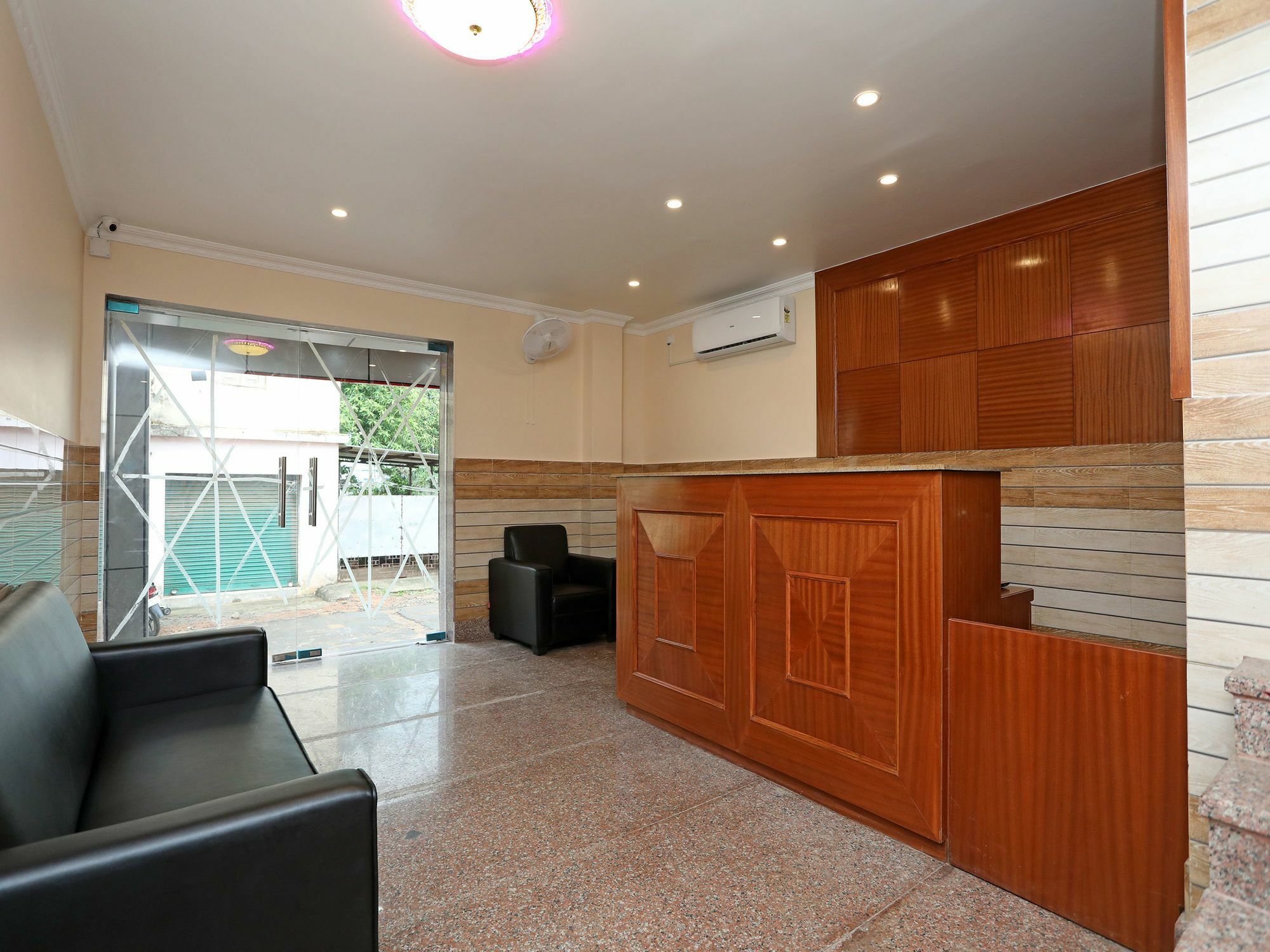 Отель Oyo 13528 Kumud Plaza Бхубанешвара Экстерьер фото